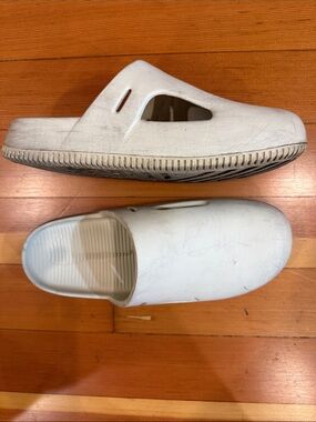 Nike Calm mules *no straps*